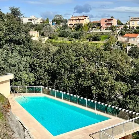 Vue Avec Garage Apartment